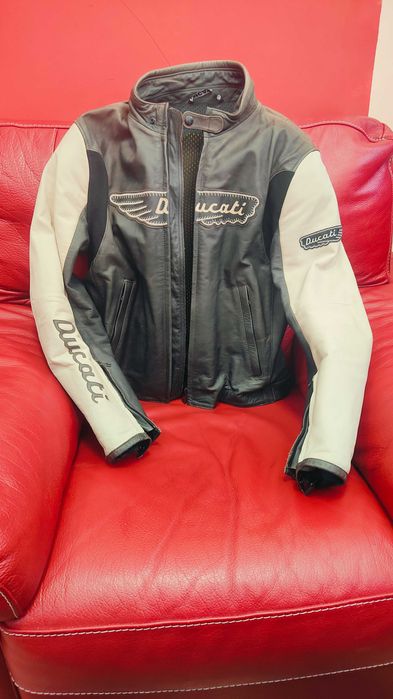 Мото яке Ducati / Dainese- cofe racer -2бр.- чисто нови.