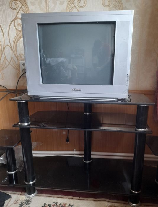 Ретро телевизор Prima с зеркальной стойкой