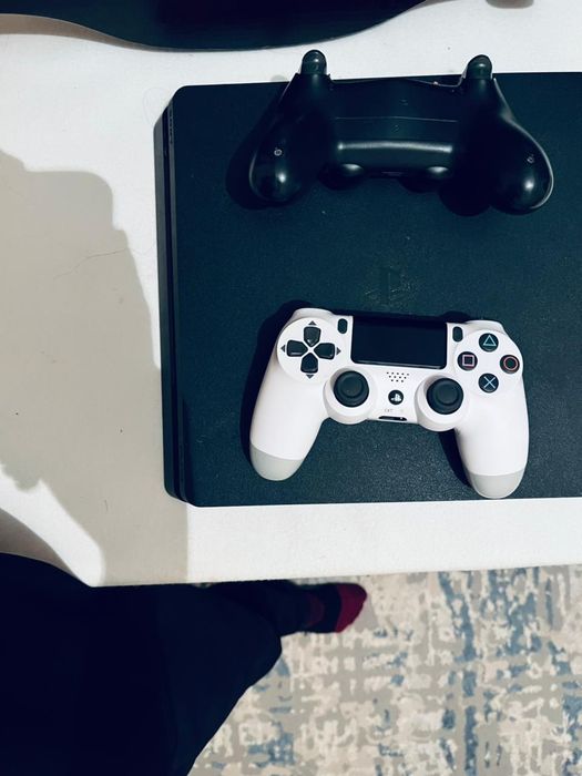 Плестейшон 4 В отличном состоянии