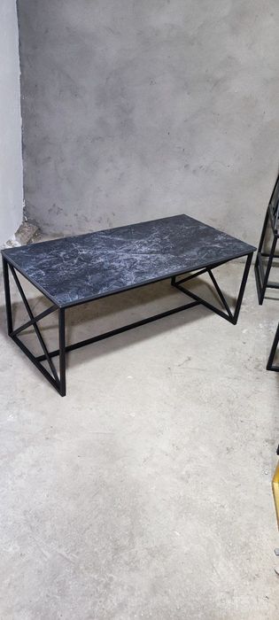 Jurnalniy stol loft