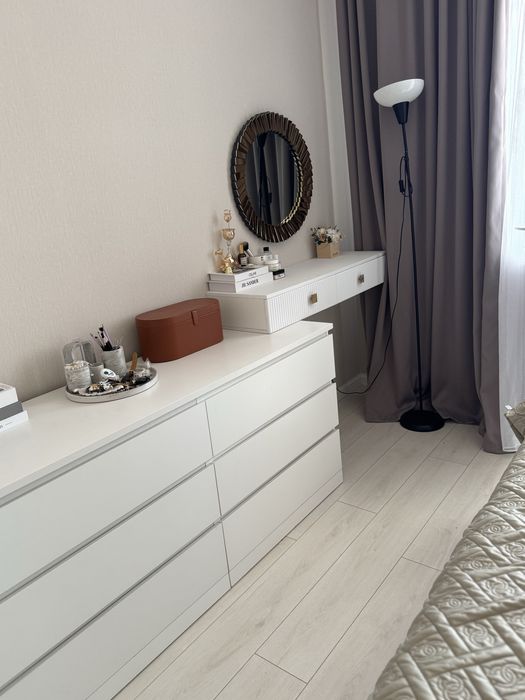 Туалетный столик с зеркалом