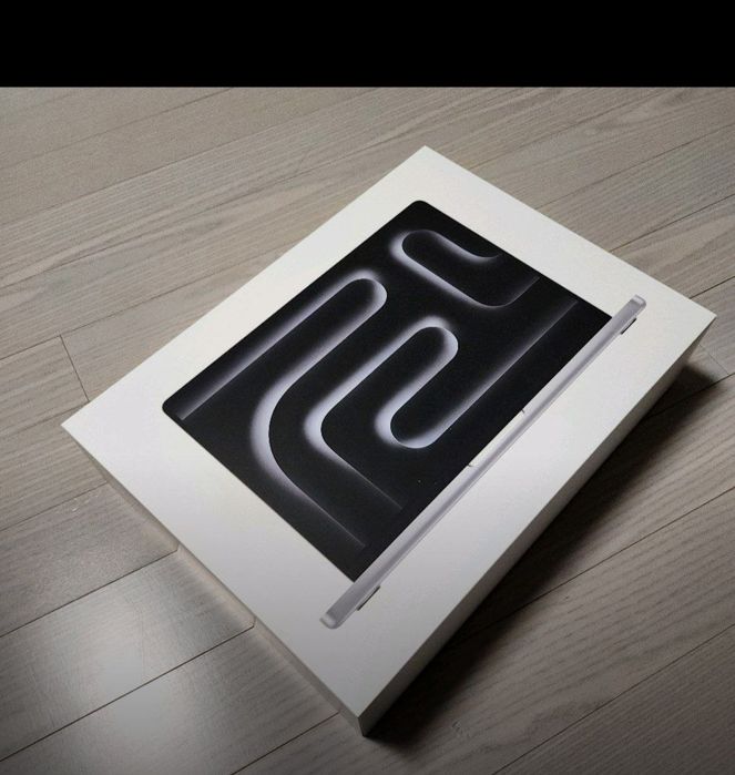 MacBook Pro M3 Pro 14 dyum silver 18GB/1TB full box sotiladi