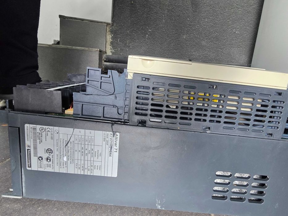 Convertizor Frecvență Schneider Altivar 71 – 15kW (20HP) – Testat/Funcțional