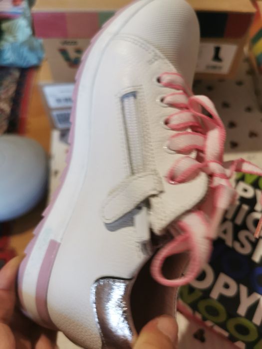 Продам детские кроссовки