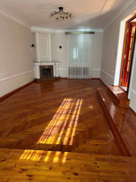 Продаётся двухэтажный дом в центре города на Ракатбоши  3,65 соток .