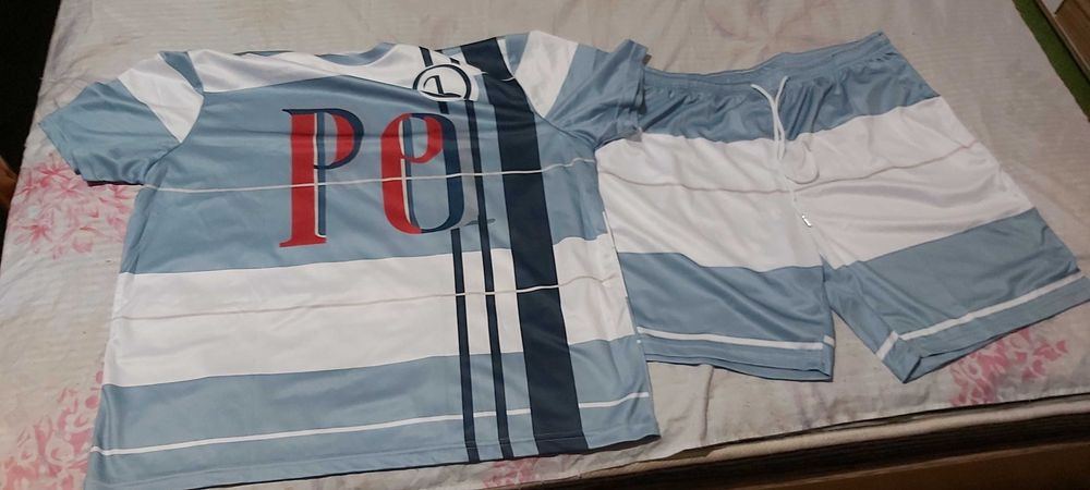 Продавам мъжки летни комплекти две части номер58 хххл