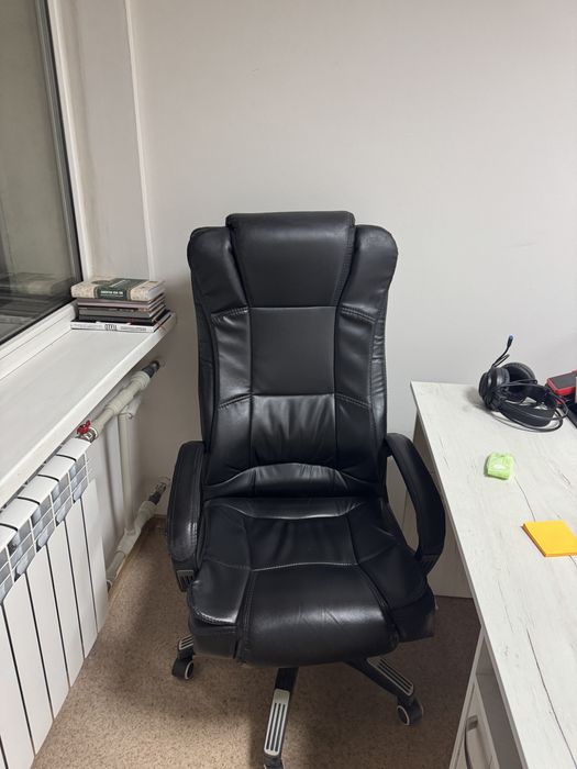 Офисное кресло в отличном состояние