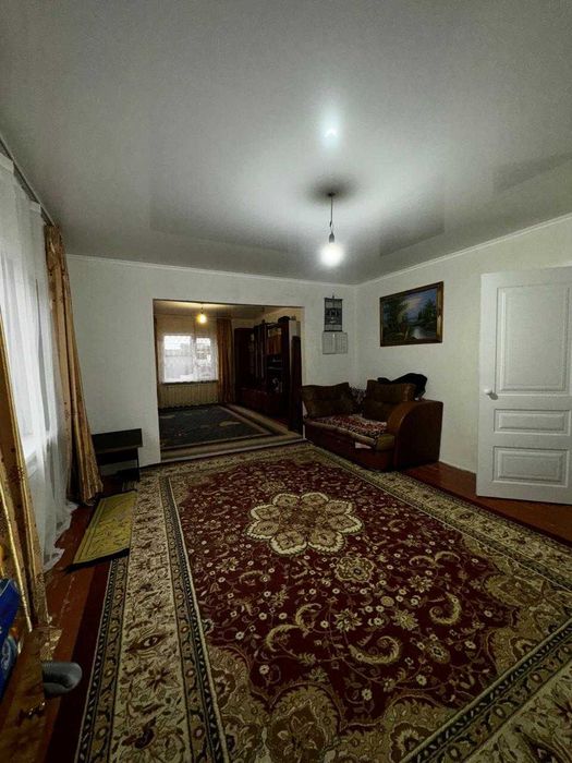 Продам дом в центре посёлка.