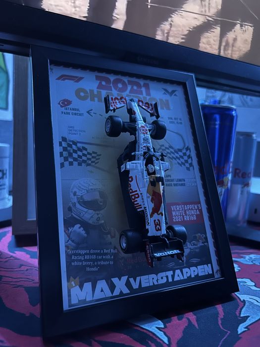 F1 Red Bull Max Verstappen RB16B болид формула 1 постер с количка 43:1