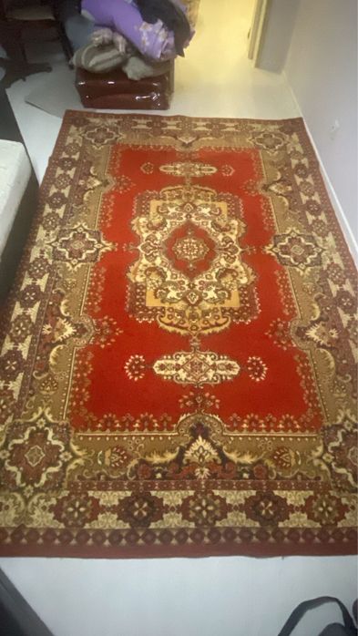 Шерстяной ковер в хорошем состоянии