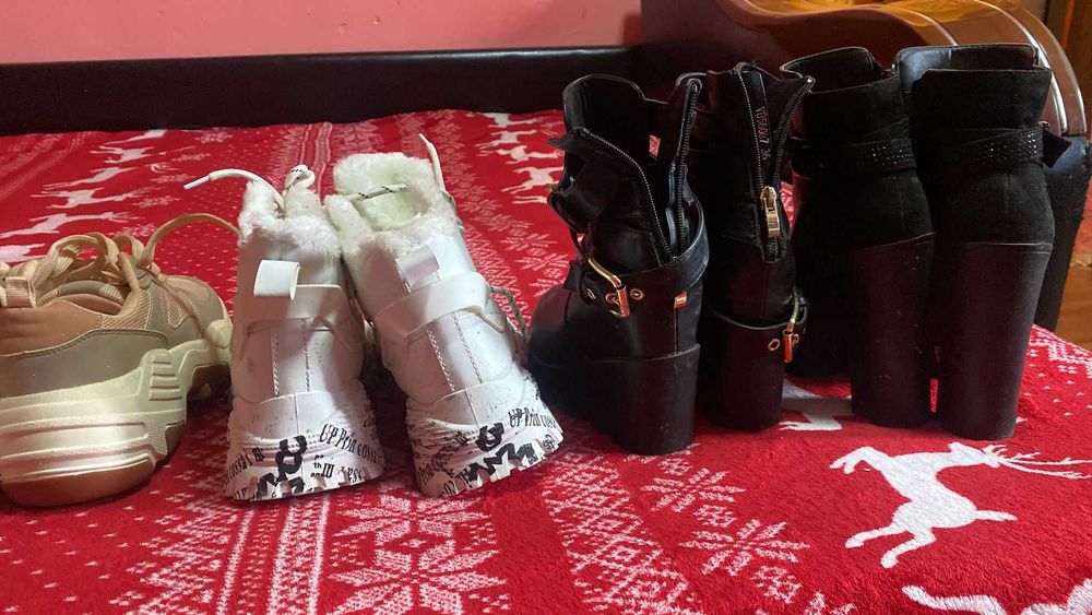 Vănd  ancălțaminte folosite foarte  putin 150 de lei perechea nr.36