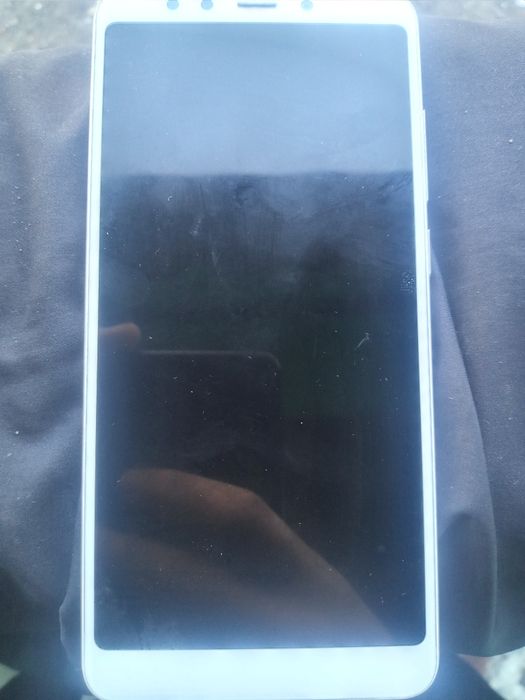 Телефон хороший не разбитый разрезается медленно 16гигов  лазутина 122