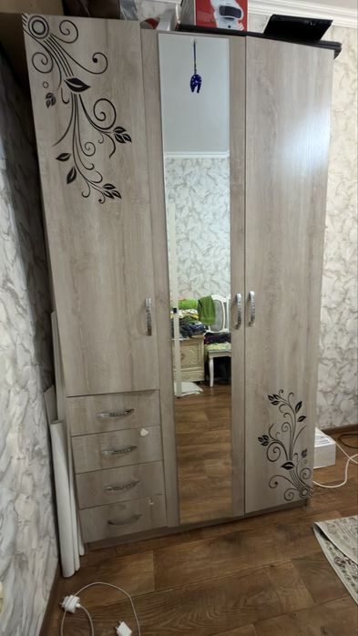 Продам шкаф в отличном состоянии., все полки на месте