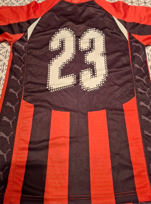 Футболни тениски от играчи