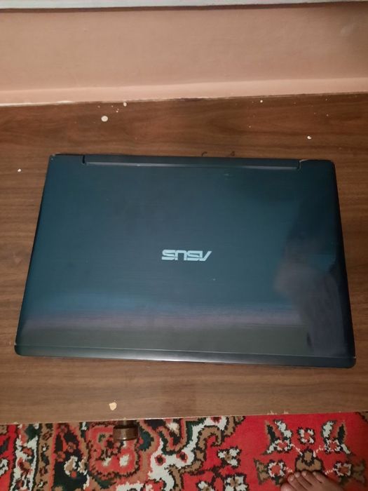 ASUS core i5 ssd-256 GeFORS 740