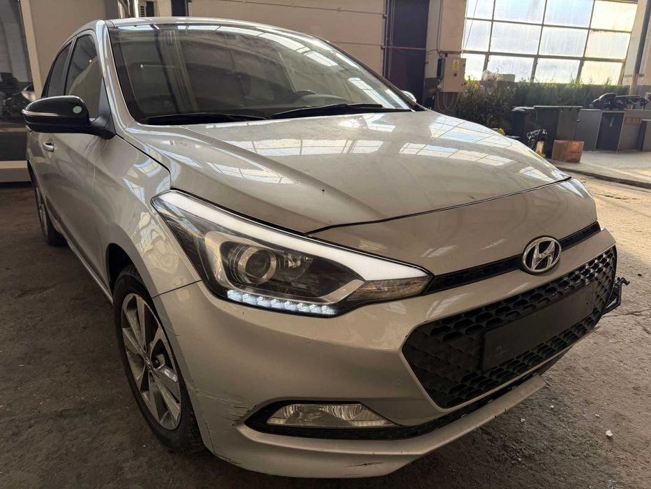 Hyundai i20 avariat