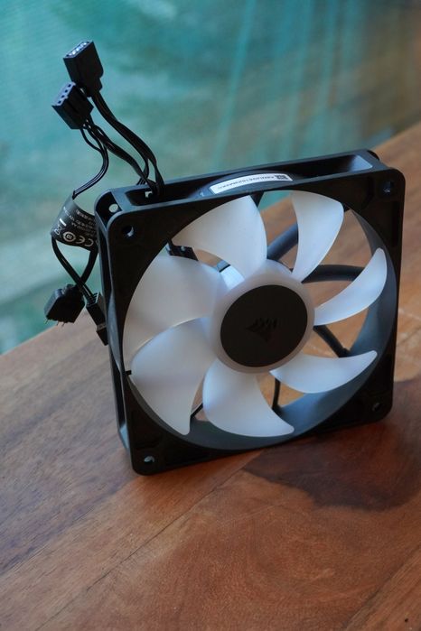6x Ventilatoare Corsair – 5x ML120 RGB Elite + 1x RS120 5V ARGB