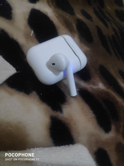 Продам айфоновские наушники