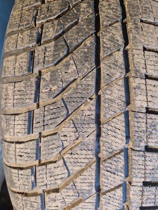 Продам шины 235/50/R21