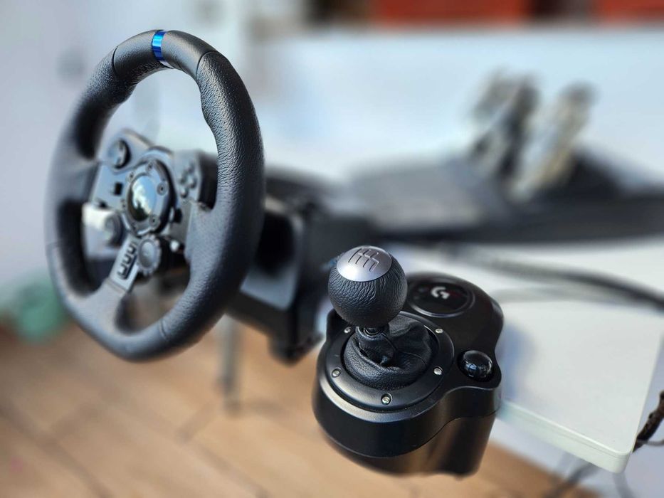 Logitech G923 със скорости