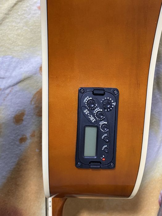 Продаю электроакустическую гитару