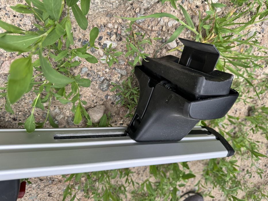 Крепления для лыж THULE на авто