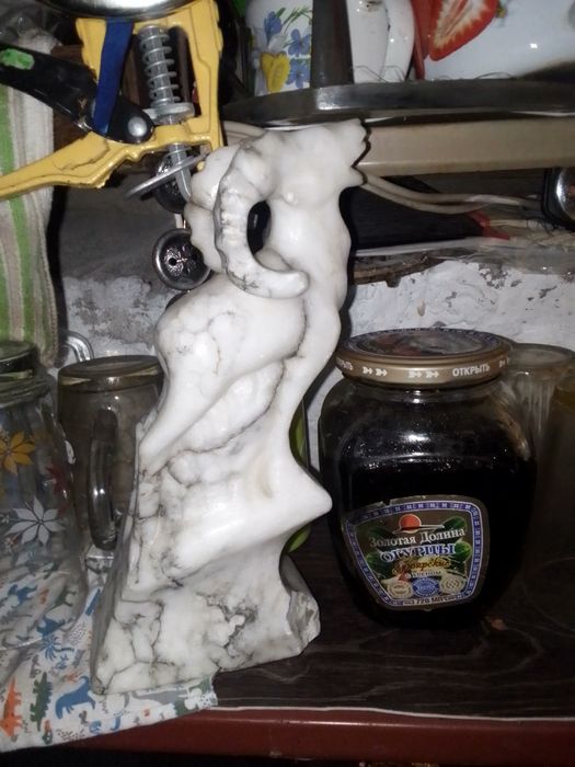 Статуэтка фарфоровая