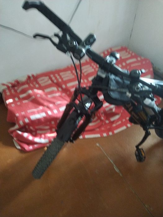 Продаётся велосипед камплект шлем насос замок и тд