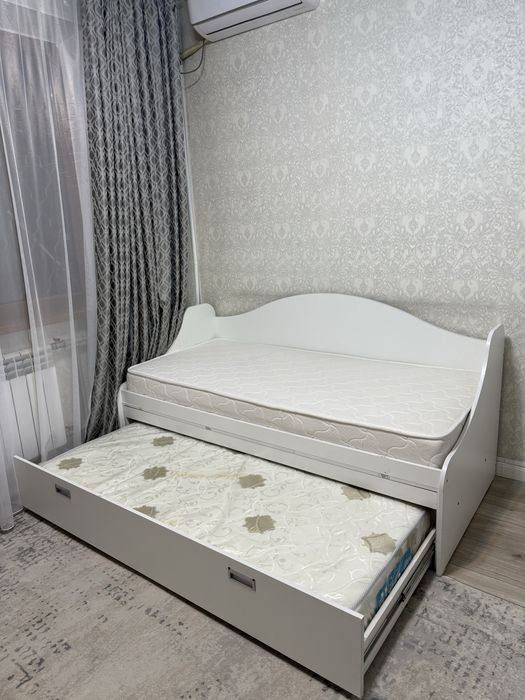 Спальная кровать двухярустная