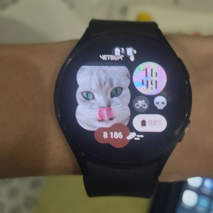 Смарт-часы Samsung Galaxy Watch 4 в отличном состоянии