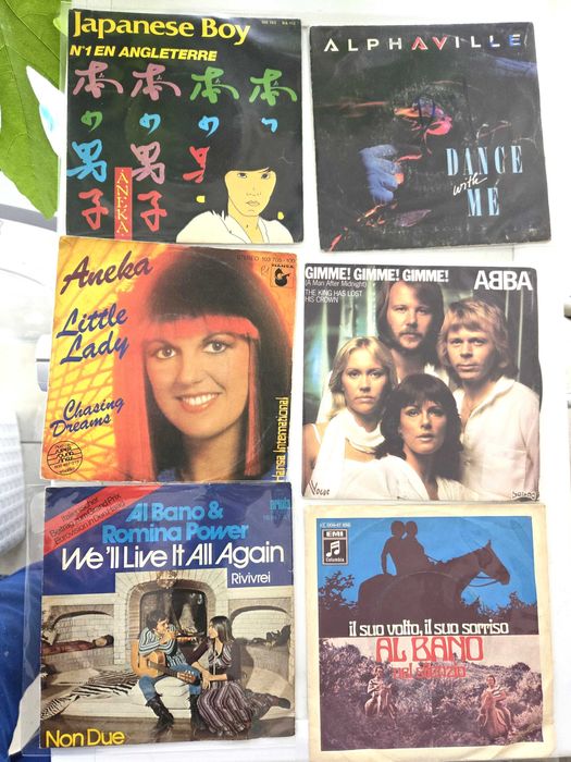 Discuri vinil 45 rotatii minut aproximativ 850 bucati