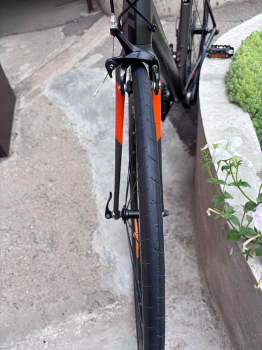 Продам шоссейный велосипед Giant Contend 1