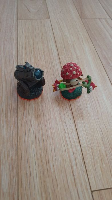 Figurine Skylanders Giants (preț pentru ambele figurine)