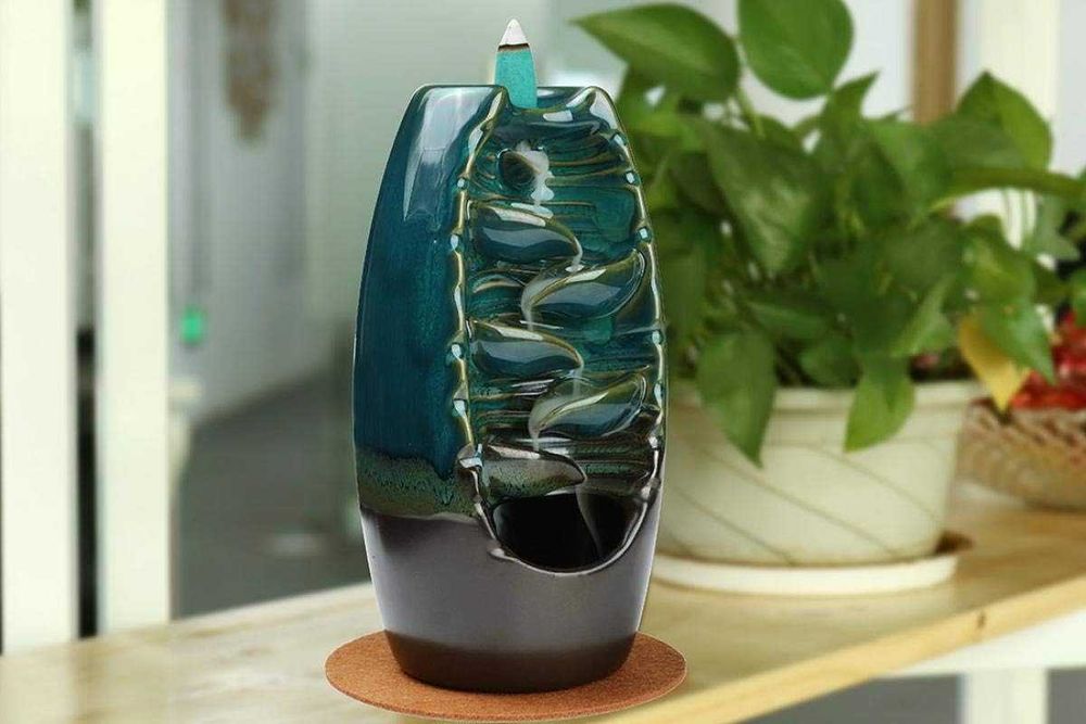 Suport conuri parfumate ceramic efect de cascada cu 55 conuri incluse