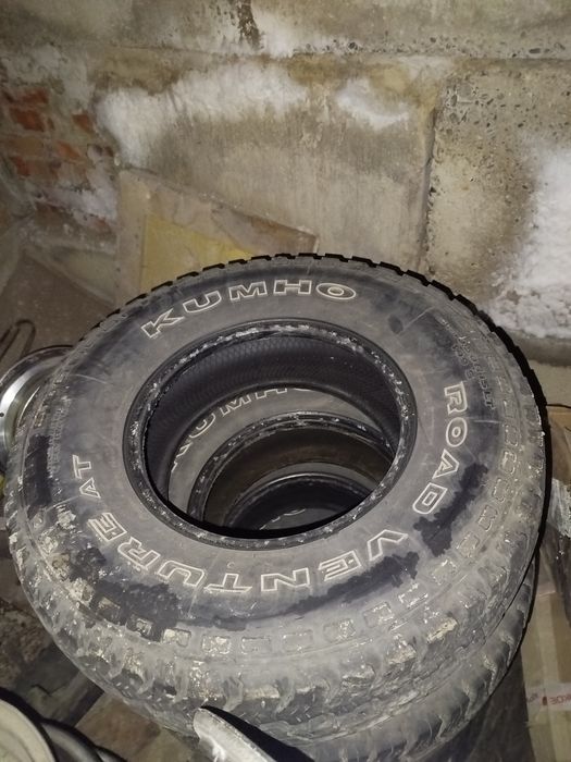 Продам комплект 31 шин