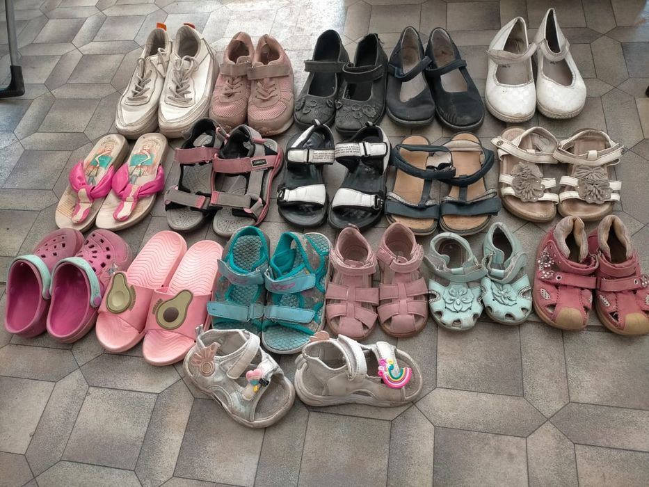 Отдам обувь на девочку