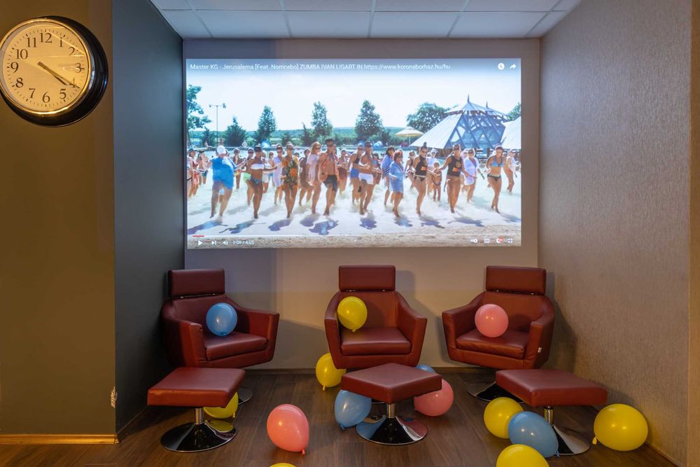 Парти зала за рожден ден големи деца, тинейджъри, зала за погача бебе