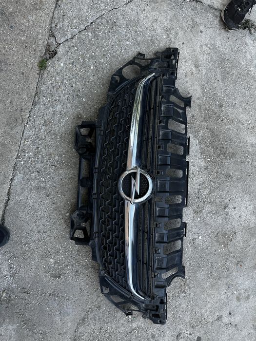 Grilă radiator opel adam.cod:13355289.