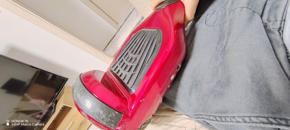 Продава се червен hoverboard 6.5 инча.