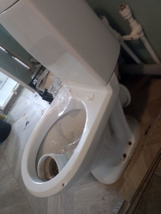 Продам не дорого 2 унитаза