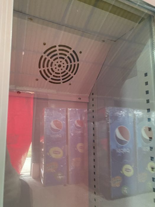 Vitrina  frigorifica slim pentru sucuri