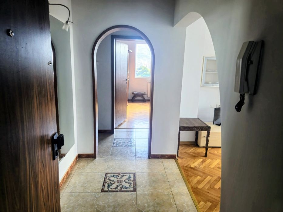 Дава се под наем Тристаен апартамент в София, Медицинска академия - 98 кв.м за 800 € - Снимка #1