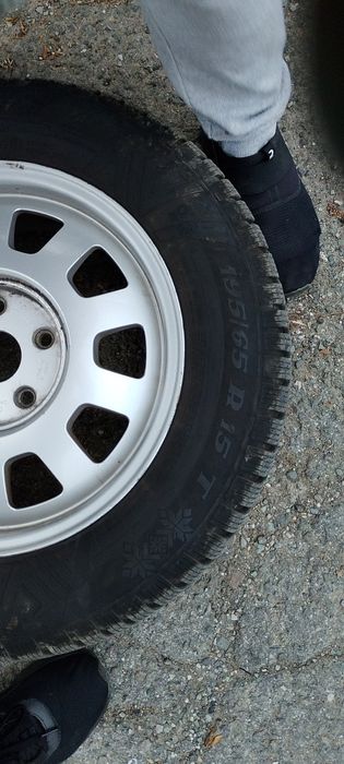4бр. Зимни гуми 195/65 R15 Viking (DOT 23) + ОРИГИНАЛНИ КОВАНИ Джанти 5х112 за VW/Audi/Skoda