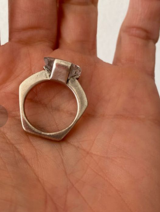 Inel argint 7gr, piatra zirconiu. Suflat cu aur pe partea superioara