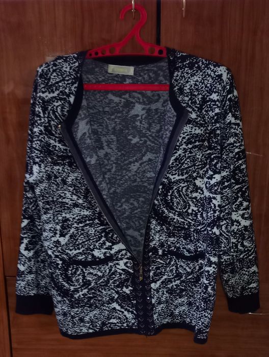 Продам куртки и кофту