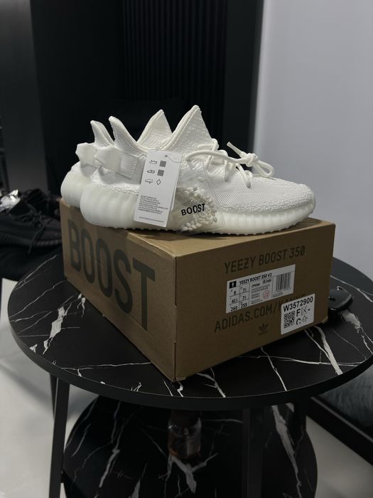 Vând Adidas YEEZY BOOST 350 V2 - Triple White si Static Black