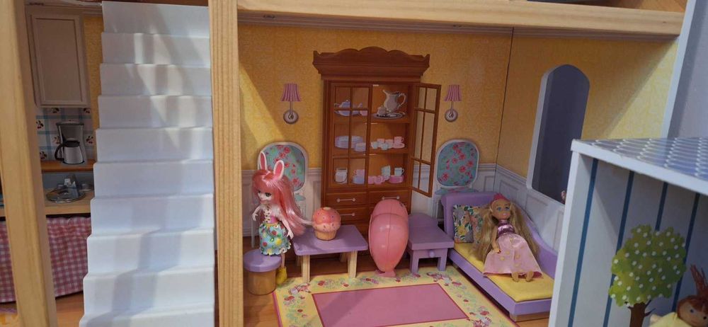 Детска дървена къща за кукли