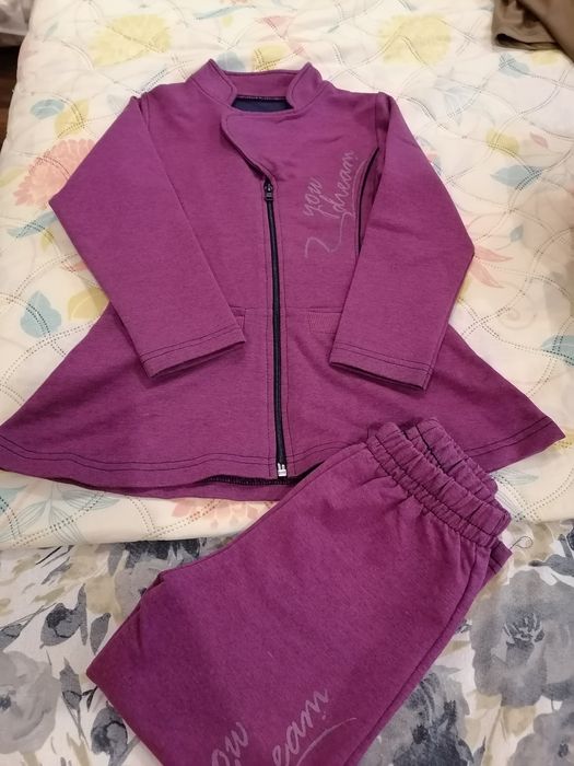 Продавам детски жилетки и пуловери