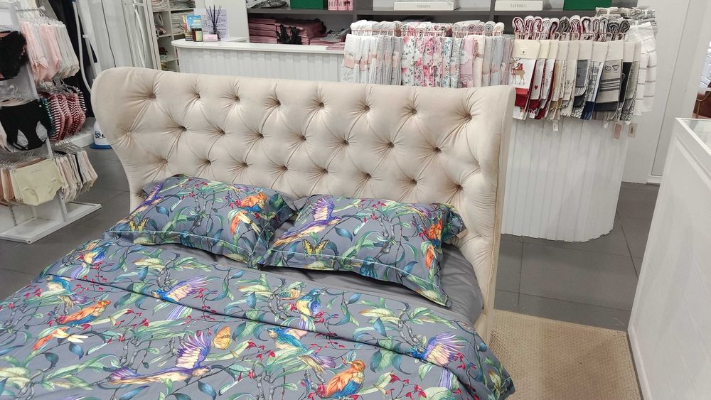 Продам кровать с матрасом 160*200