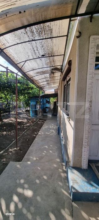 Casa cu 3 camere, anexe, curte si gradina